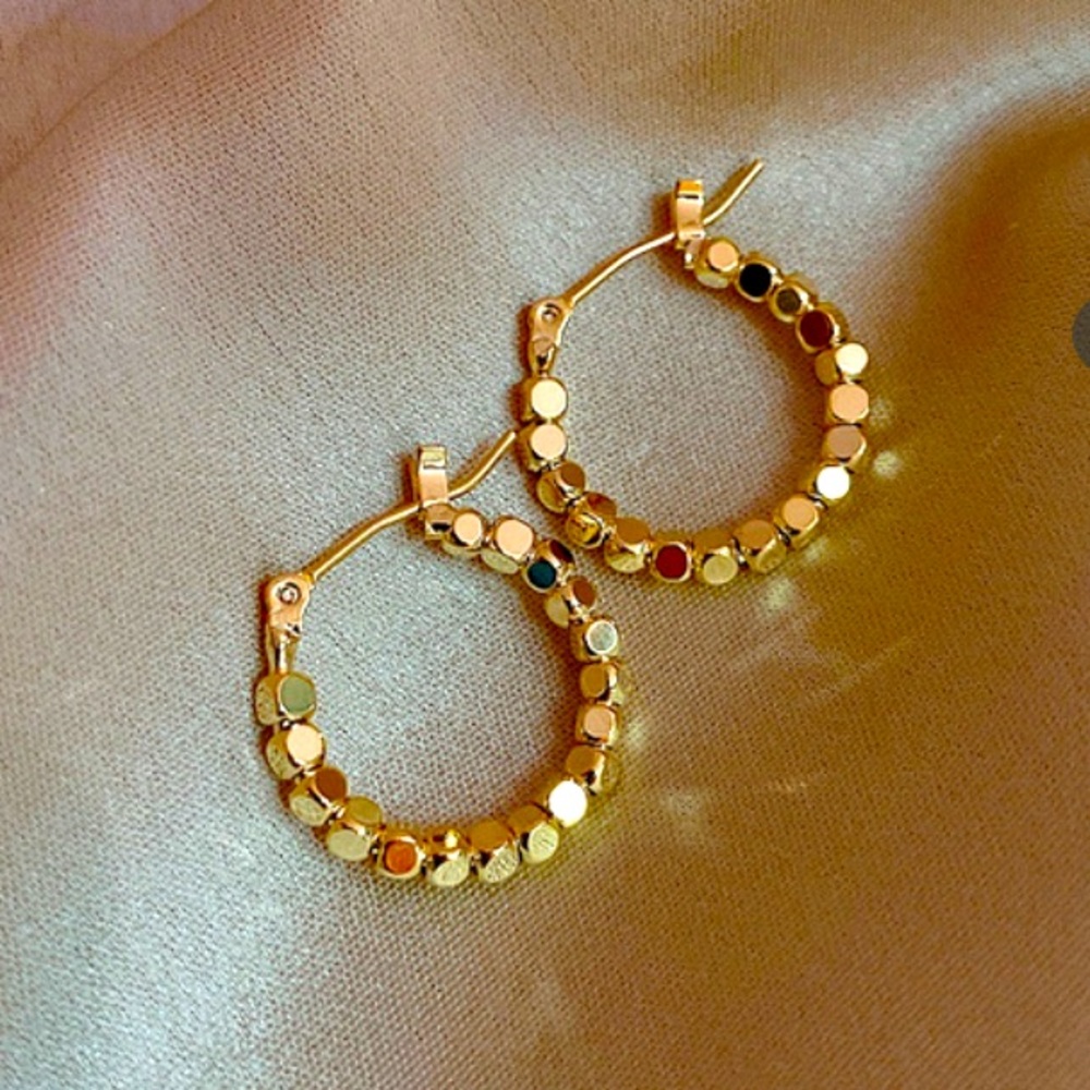 [GOLD]Dainty Delicate 19.5mm 18kt Gold Filled Beaded Small Huggie Hoop E… - Picture 7 of 8